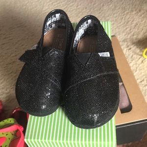 Black sparkle toddler Toms